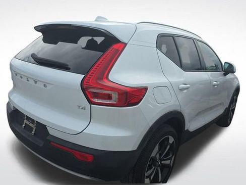 Used 2021 Volvo XC40 T4 Momentum w/ Protection Package Premier image 4