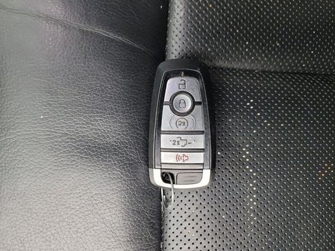 Used 2020 Ford F150 Lariat w/ Equipment Group 502A Luxury AWD/4WD image 32