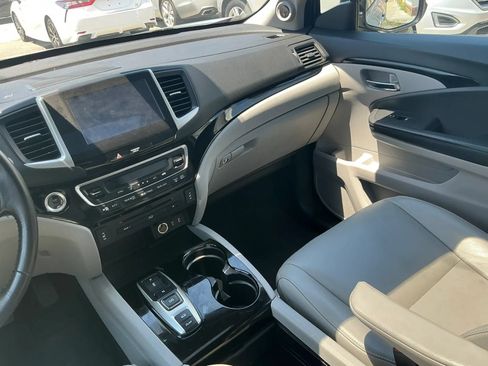 Used 2016 Honda Pilot Touring image 32