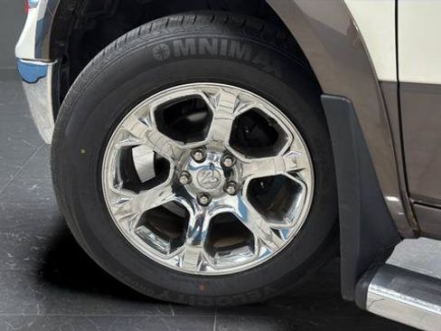 Used 2018 RAM 1500 Laramie AWD/4WD image 32