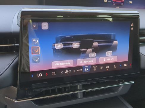 New 2026 Lincoln Nautilus Premier AWD/4WD image 17