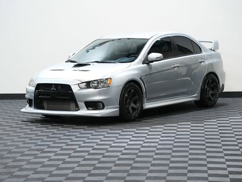 Used 2015 Mitsubishi Lancer Evolution GSR image 3
