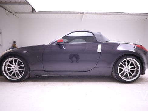 Used 2005 Nissan 350Z Touring image 2