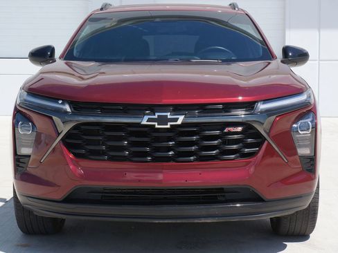 Used 2024 Chevrolet Trax RS w/ Sunroof Package FWD image 4