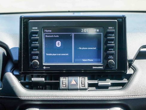 Used 2022 Toyota RAV4 XLE Premium FWD image 7