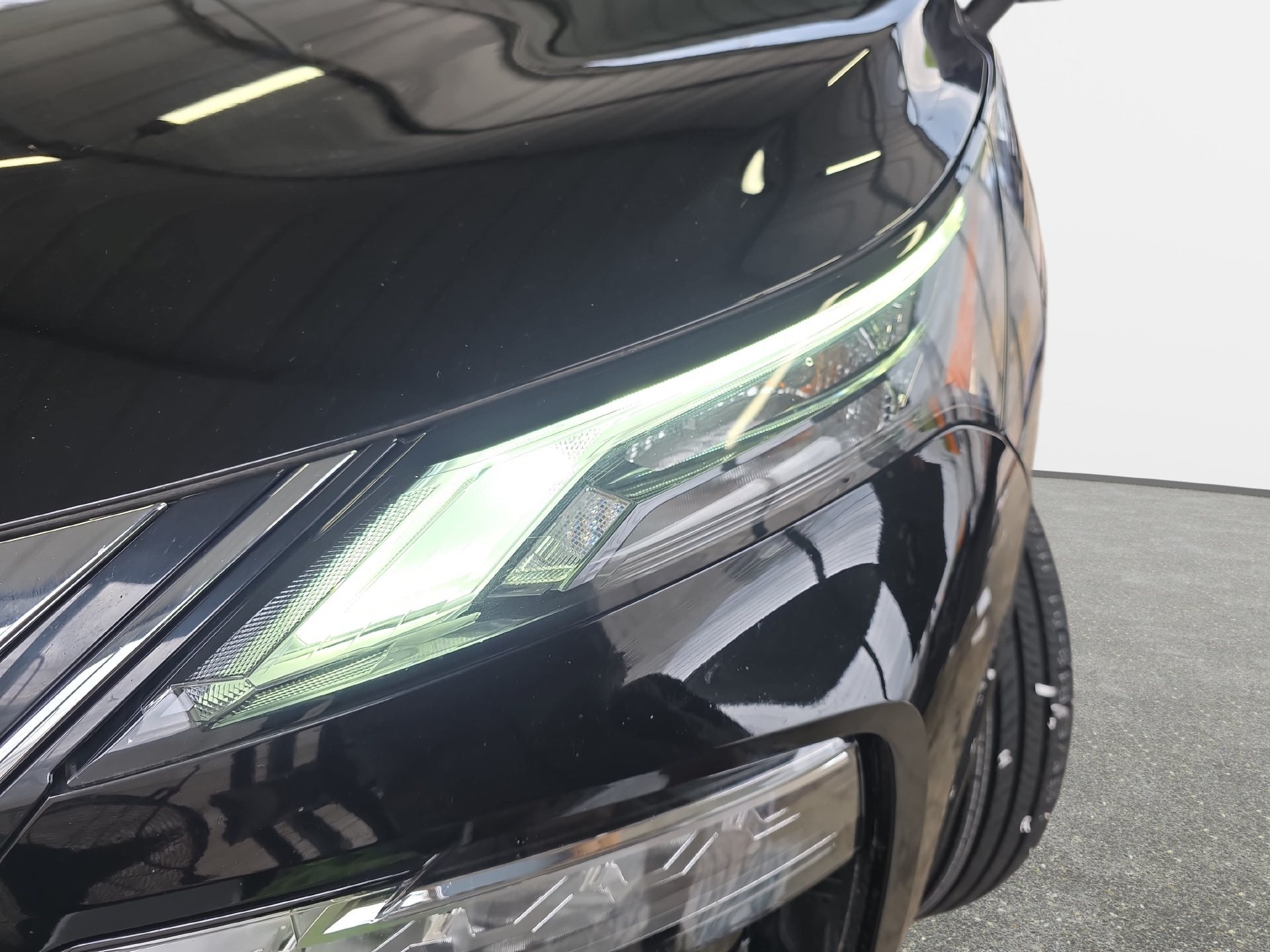 Used 2023 Nissan Rogue SV FWD image 28