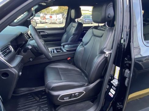 Used 2023 Jeep Wagoneer Series II image 13