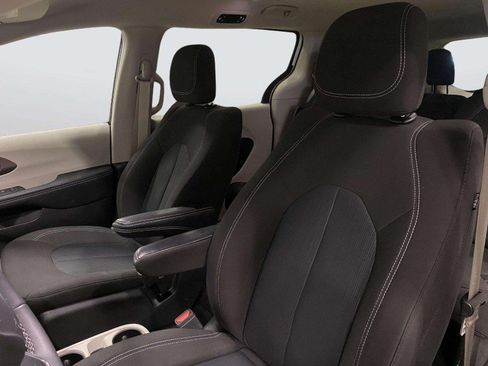 Used 2022 Chrysler Voyager LX FWD image 32