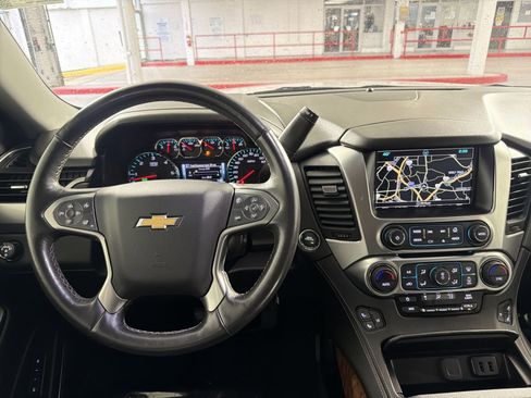 Used 2018 Chevrolet Suburban Premier image 16