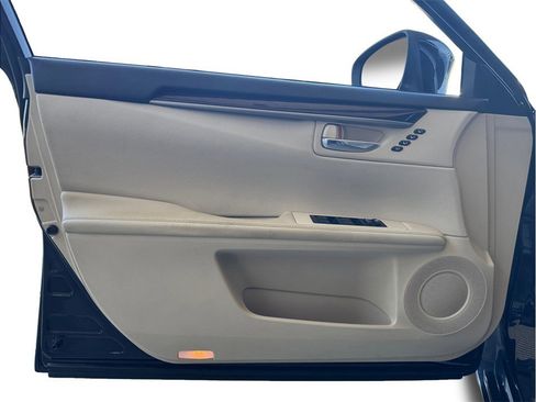 Used 2014 Lexus ES 350 w/ Luxury Package image 18