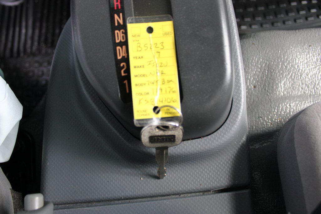 Used 2019 Isuzu NPR RWD image 33