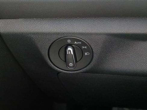 Certified 2025 Volkswagen Jetta S FWD image 27