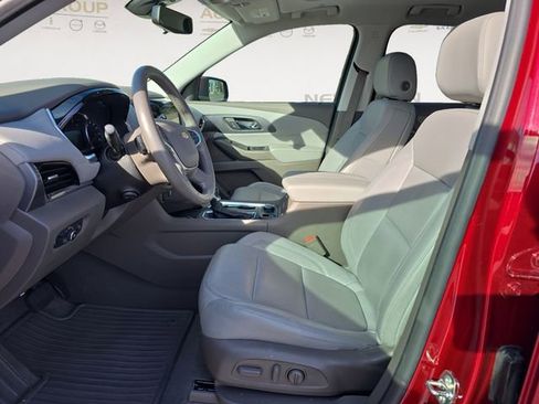 Used 2021 Chevrolet Traverse Premier FWD image 9