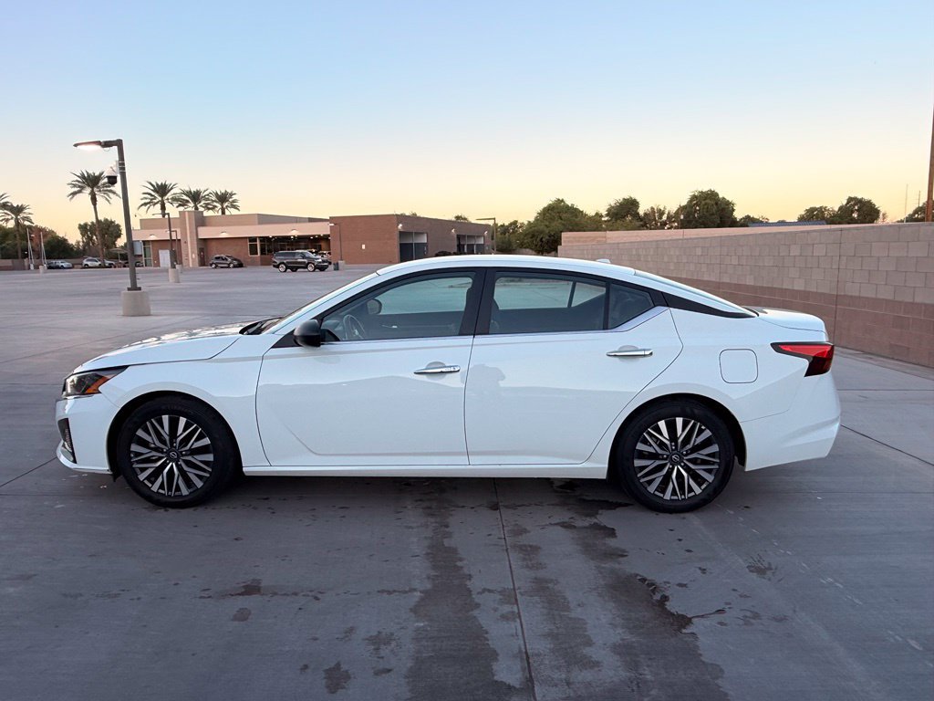 Used 2025 Nissan Altima 2.5 SV FWD image 11