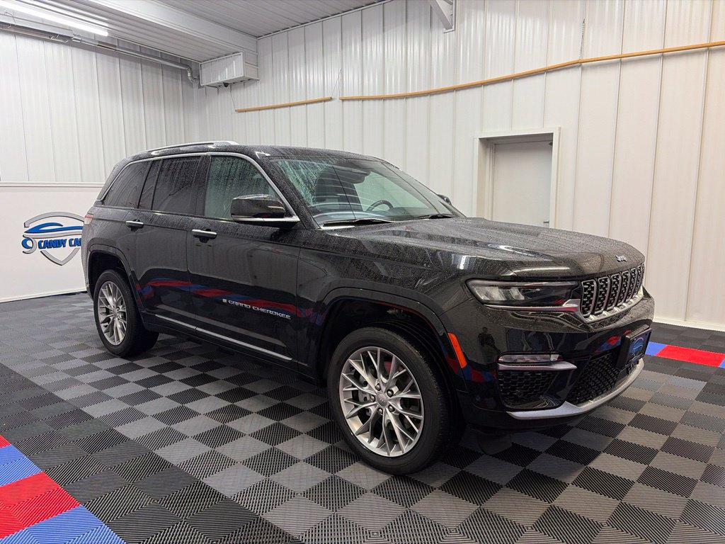 Used 2023 Jeep Grand Cherokee Summit w/ Luxury Tech Group V AWD/4WD image 3