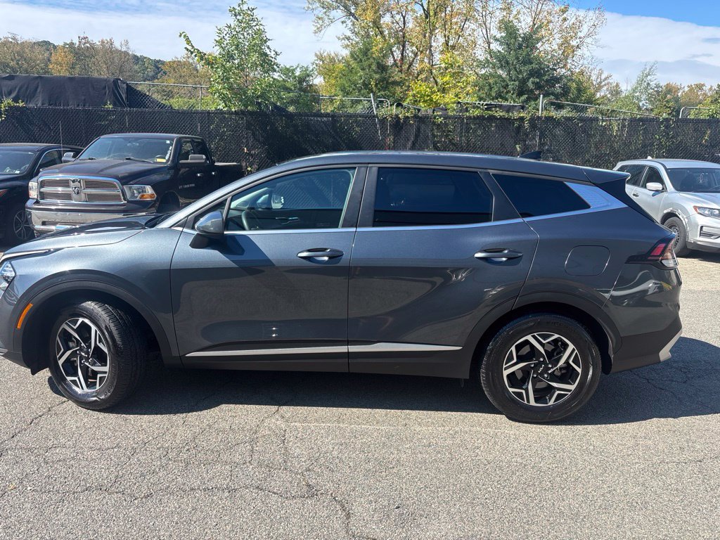 Used 2023 Kia Sportage LX FWD image 3