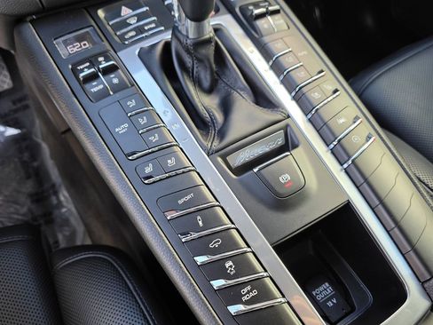 Used 2020 Porsche Macan S image 26