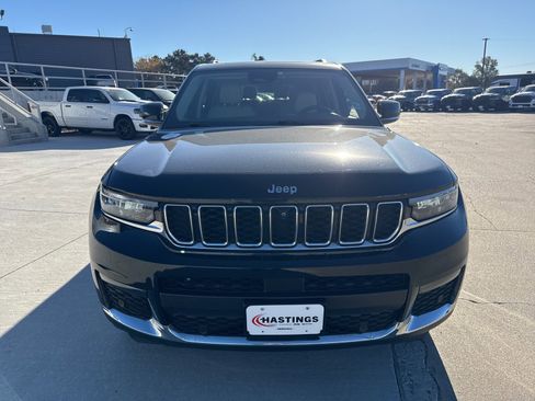 Used 2022 Jeep Grand Cherokee L Limited w/ Luxury Tech Group II image 10