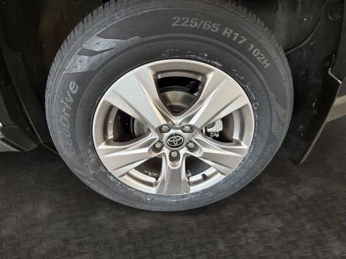Used 2022 Toyota RAV4 XLE w/ Convenience Package AWD/4WD image 9