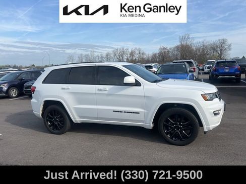 Used 2018 Jeep Grand Cherokee Altitude image 4