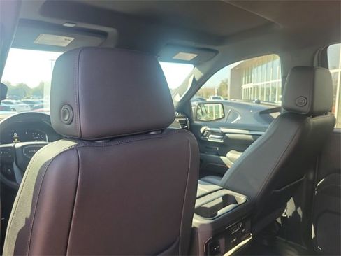 Used 2024 GMC Sierra 1500 AT4 w/ Technology Package image 10