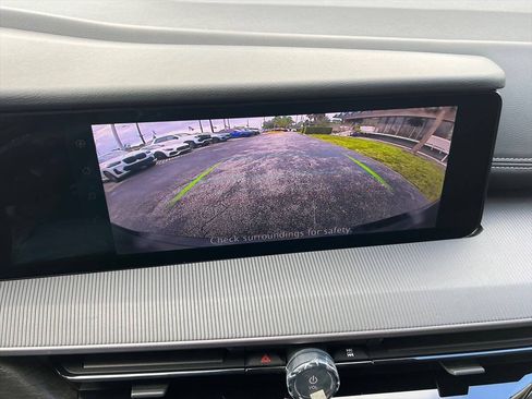 Used 2025 Nissan Murano SV FWD image 13