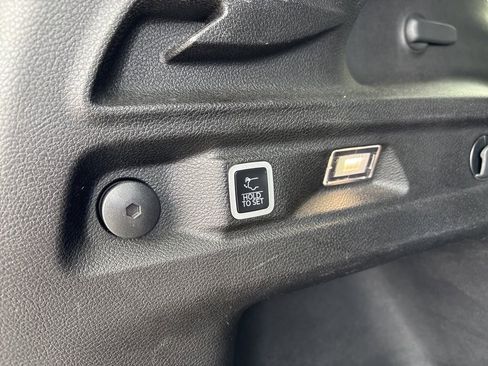 Used 2024 Jeep Grand Cherokee L Limited w/ Luxury Tech Group II image 11