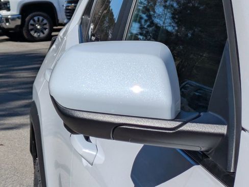 New 2026 Chevrolet Equinox ACTIV w/ Convenience Package III image 11