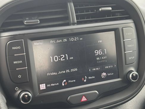 Used 2025 Kia Soul LX w/ LX Technology Package FWD image 20