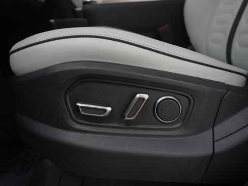 Used 2025 Rivian R1T Adventure image 23