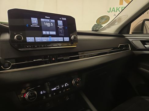 Used 2024 Mitsubishi Outlander FWD image 23