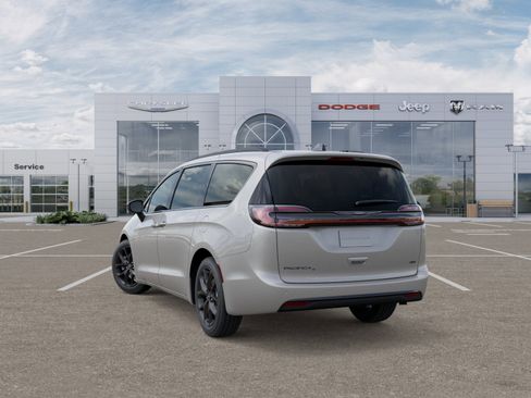 New 2026 Chrysler Pacifica Select image 4