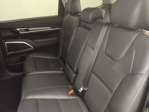Used 2022 Kia Telluride LX FWD image 18