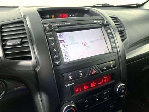 Used 2011 Kia Sorento SX image 3