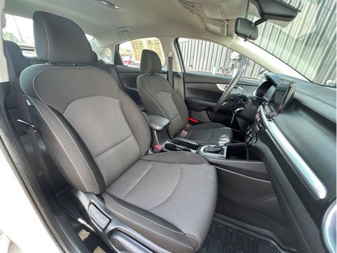 Used 2023 Kia Forte LXS image 4