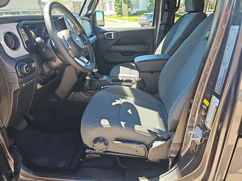 Certified 2025 Jeep Wrangler Unlimited Sahara w/ Safety Group AWD/4WD image 13