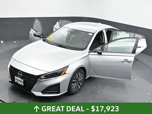 Used 2024 Nissan Altima 2.5 SV FWD image 57
