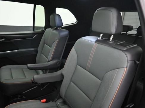 Used 2024 GMC Acadia AT4 w/ Luxury Package AWD/4WD image 32