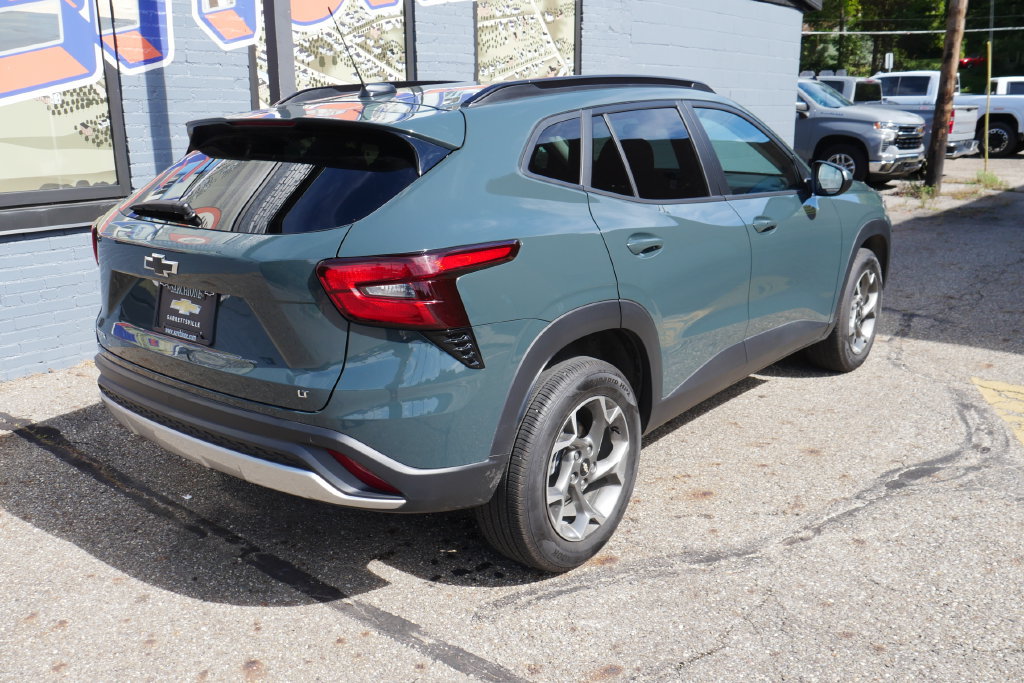 Used 2025 Chevrolet Trax LT w/ Driver Confidence Package FWD image 25