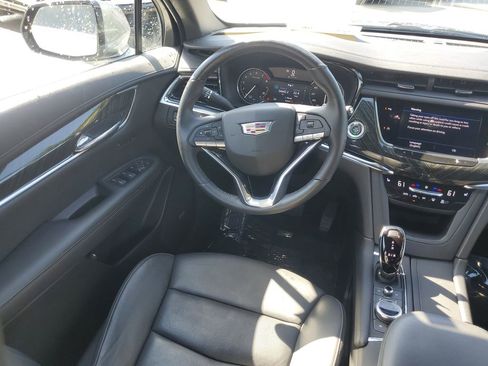 Certified 2022 Cadillac XT6 Premium Luxury image 17
