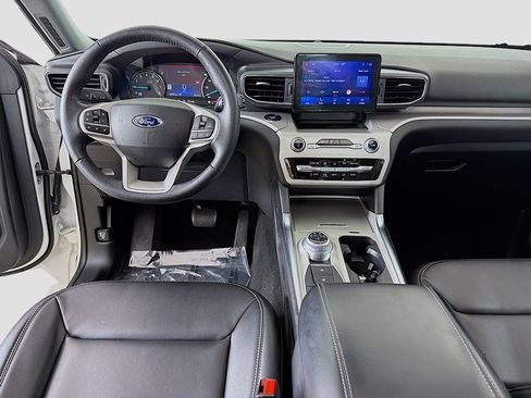 Used 2023 Ford Explorer XLT w/ Equipment Group 202A AWD/4WD image 32