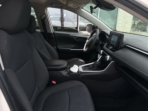 Used 2021 Toyota RAV4 LE FWD image 10
