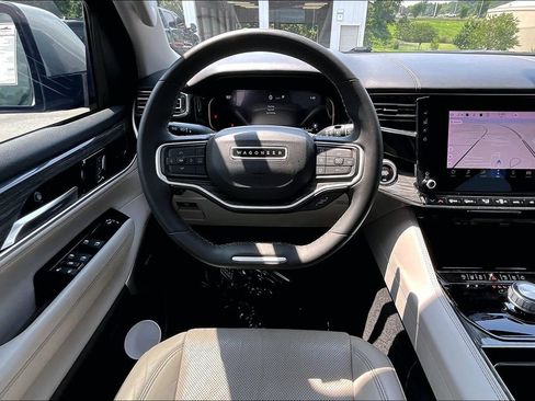 Used 2022 Jeep Wagoneer Series III w/ Flexible Seating Group RWD image 10
