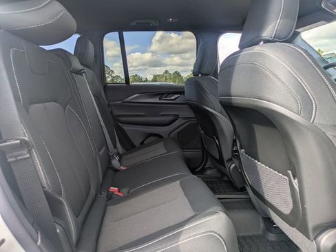 New 2025 Jeep Grand Cherokee Laredo w/ Luxury Tech Group I AWD/4WD image 24