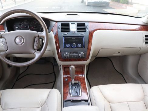 Used 2006 Cadillac DTS Luxury II w/ Sun And Sound Package image 17