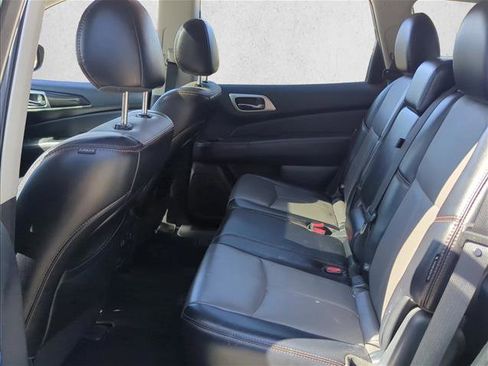 Used 2020 Nissan Pathfinder SL image 16