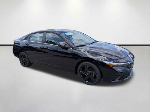 New 2026 Hyundai Elantra SEL Sport FWD image 2