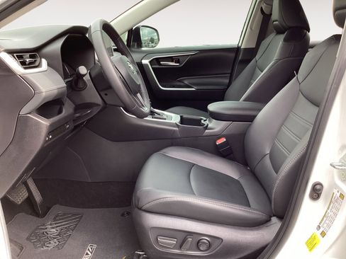 Used 2025 Toyota RAV4 XLE Premium image 24
