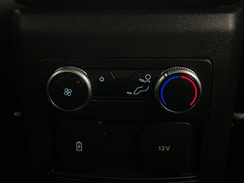 Used 2022 Ford Explorer XLT w/ Equipment Group 202A image 29