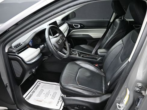 Used 2022 Jeep Compass Limited image 11